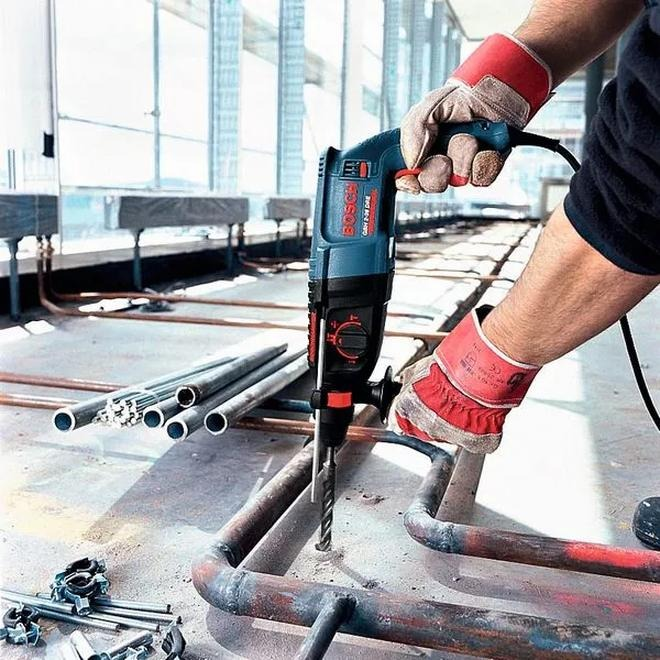 Która młotowiertarka lepsza? Bosch GBH 2-26 DRE czy Makita HR2470 – porównanie mocy i trwałości